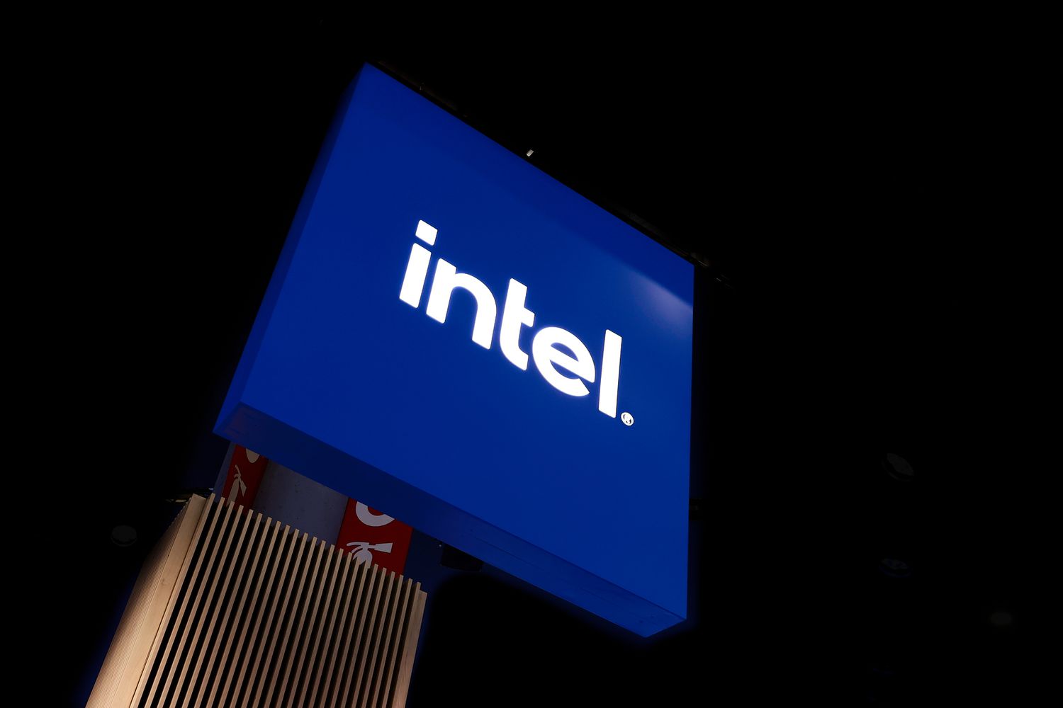 Why ‘AI Laggard’ Stocks Intel and AMD Could Get a Boost in the Second Half [Video]