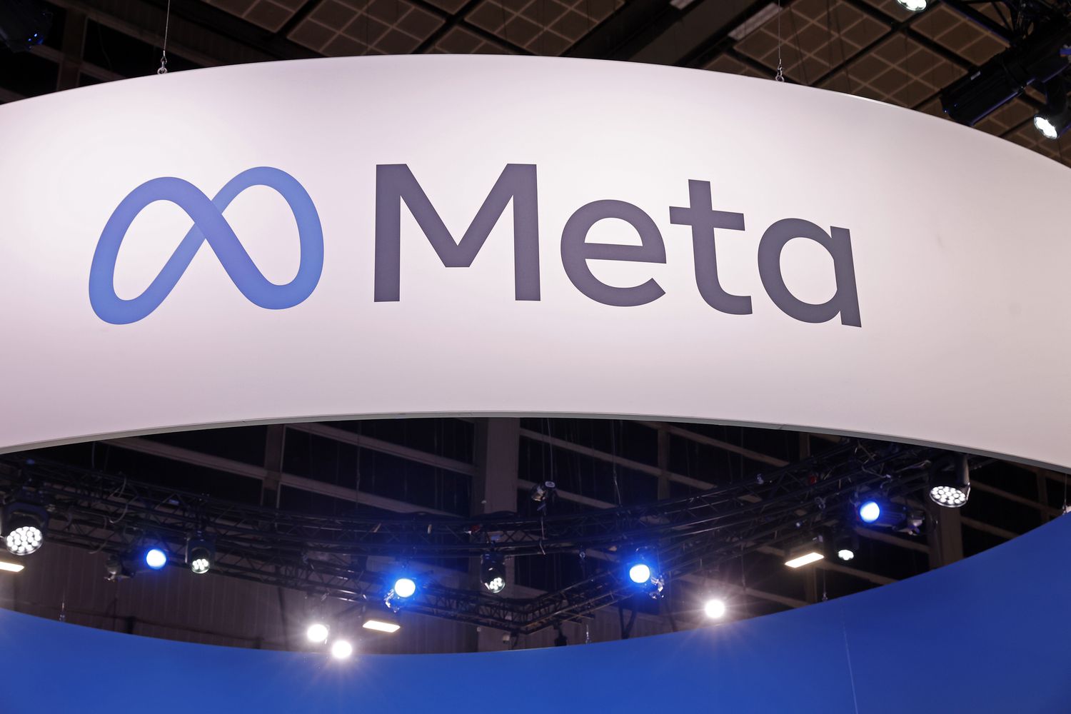 Meta Unveils New Open AI Model That Rivals OpenAI and Google Models [Video]