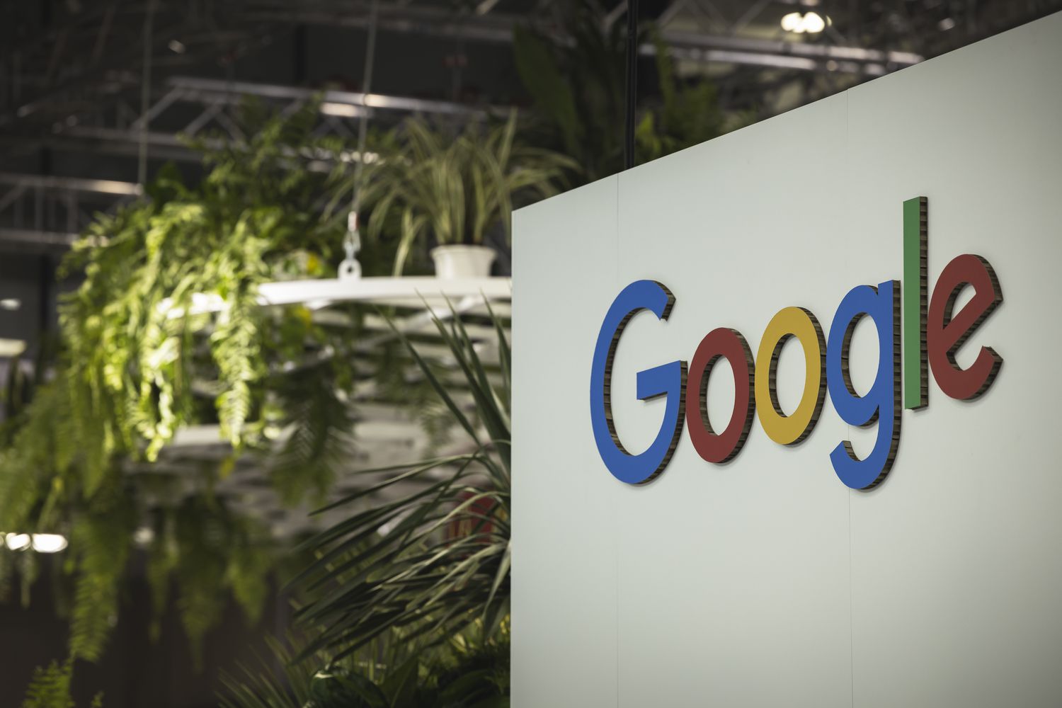 How AI Could Give Google a Boost, as Worries About Costs Drive Stock Lower [Video]