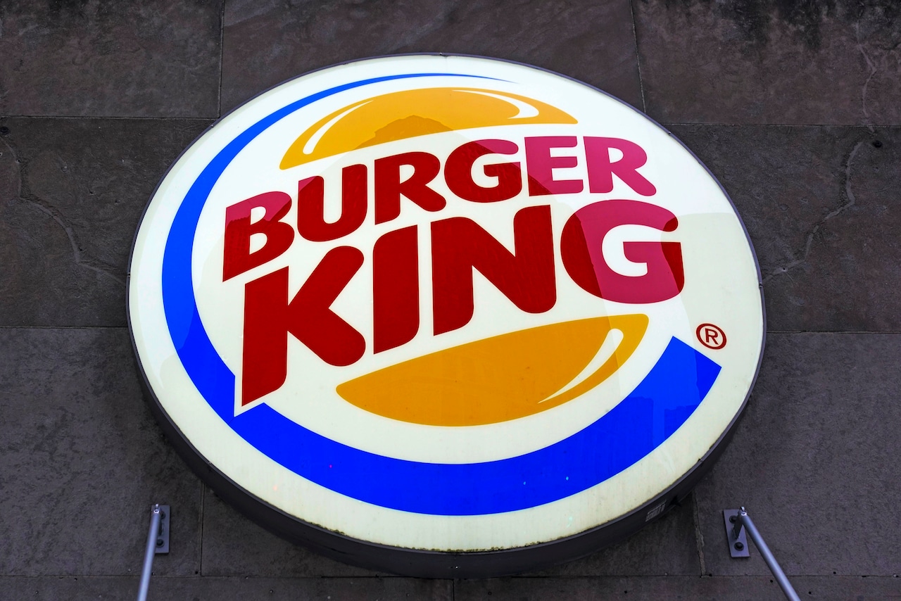 NY bus crashes into Burger King after driver suffers medical episode [Video]