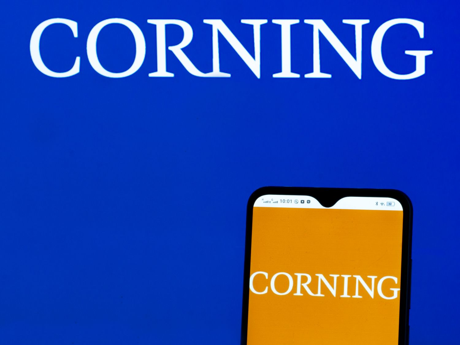 Corning Stock Sinks as Results, Q3 Outlook Underwhelm [Video]