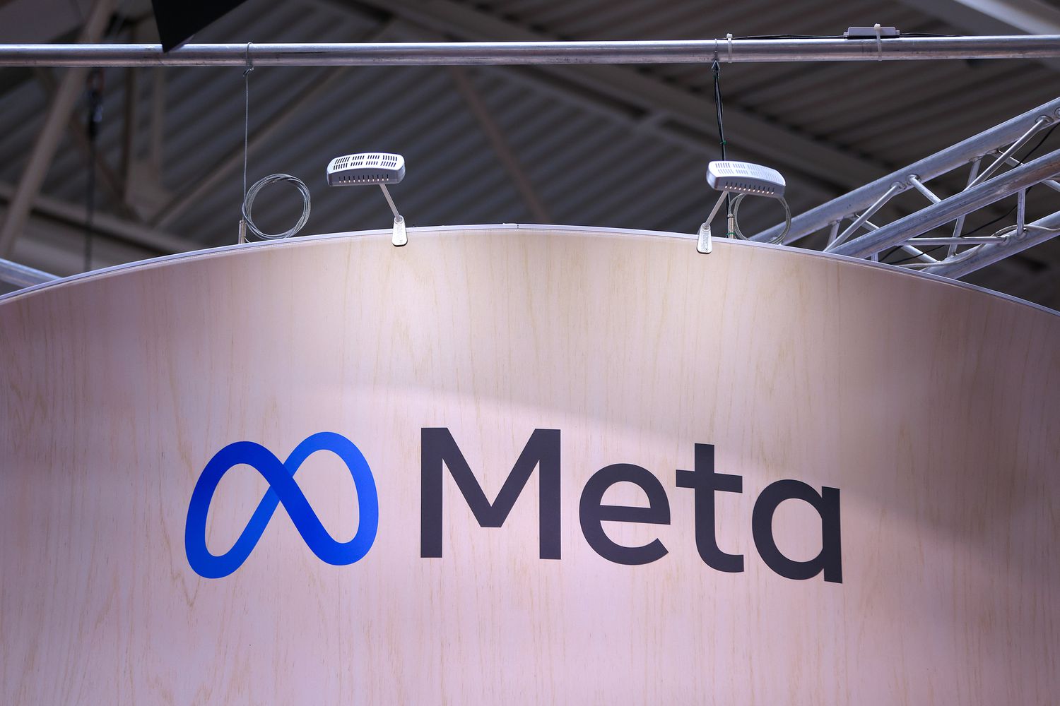 Meta’s Earnings Beat Sends Its Stock Higher as Zuckerberg Highlights AI Initiatives [Video]