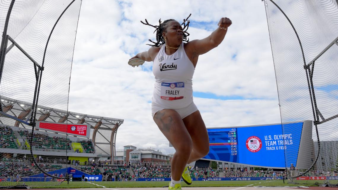 Flavor Flav helps Olympic discus thrower Veronica Fraley pay rent [Video]