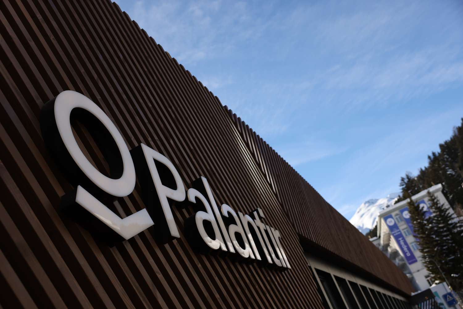 Palantir Stock Surges on Earnings Beat Driven By AI Platform Demand [Video]