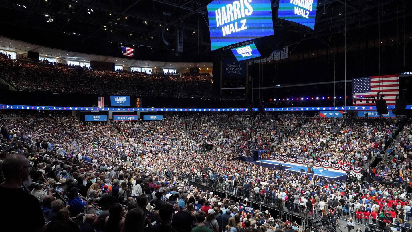 Trump falsely claims Harris used AI to fake image showing large rally as his obsession with crowd size deepens  WSOC TV [Video]