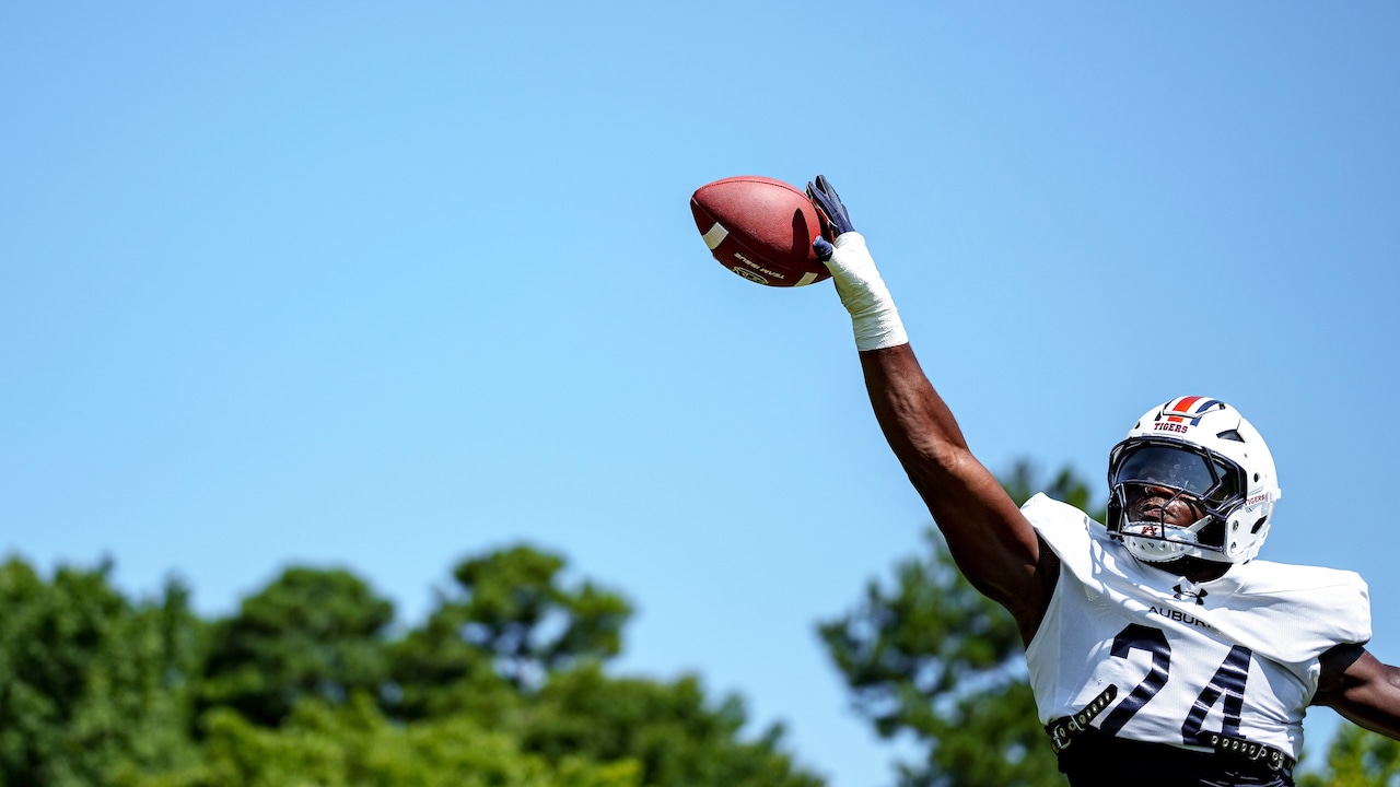 Keyron Crawford may give Auburn football something it hasn’t had in a while [Video]