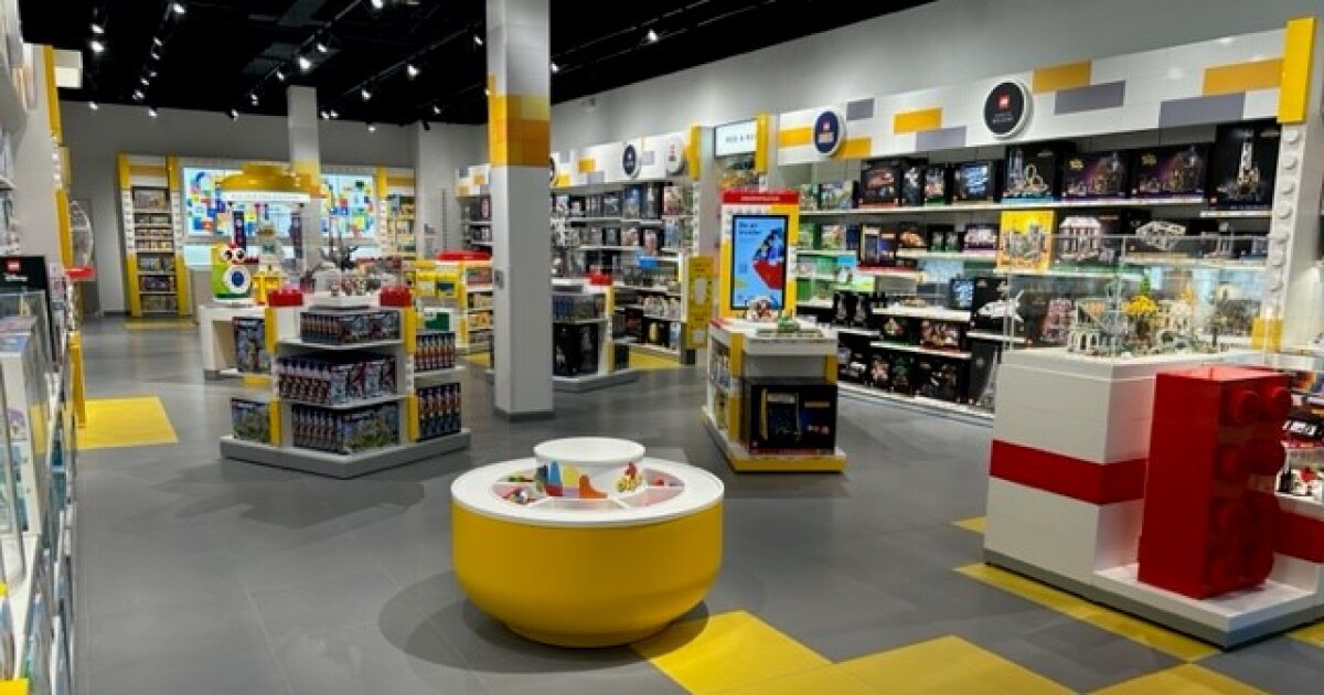 LEGO Store Grand Opening at Woodland Mall [Video]