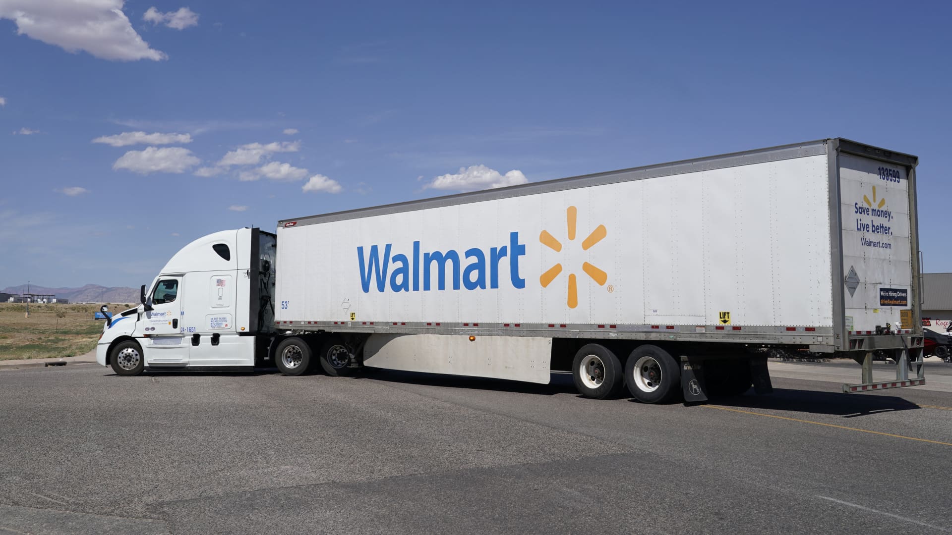 How Walmart revived the AI trade [Video]