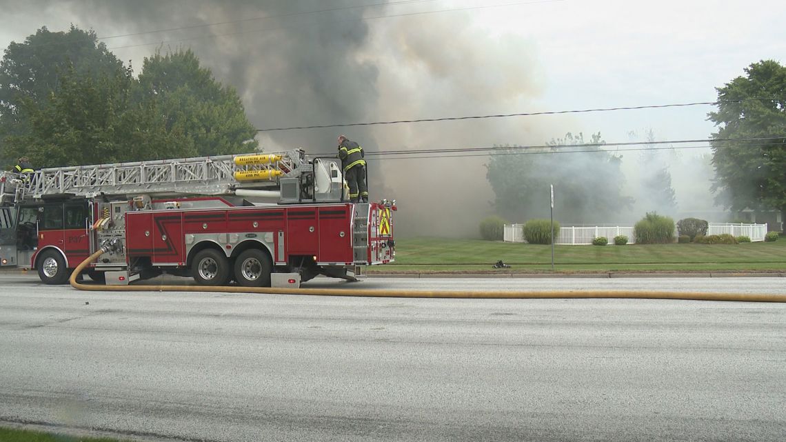 Bystander rescues residents from burning retirement home [Video]