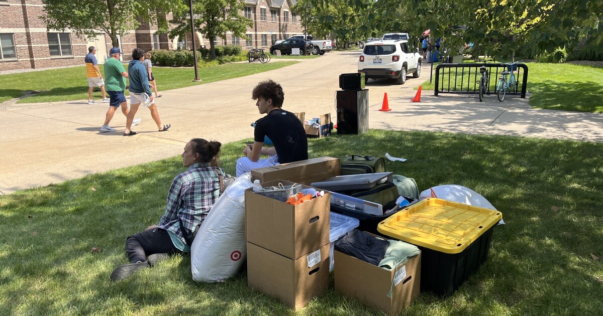 ‘It’s just thrilling’: GVSU students kick off new academic year on move-in day [Video]