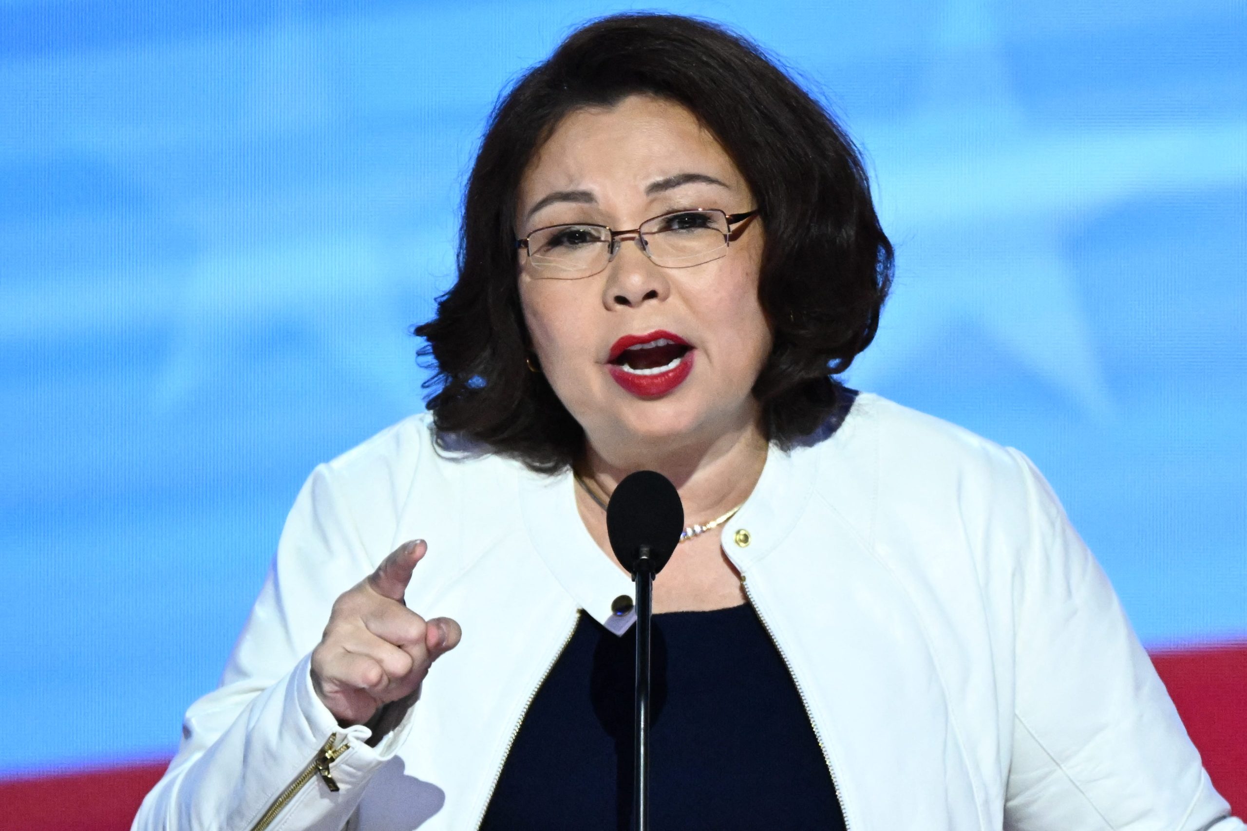 Senator Duckworth chastises Trump in DNC speech [Video]