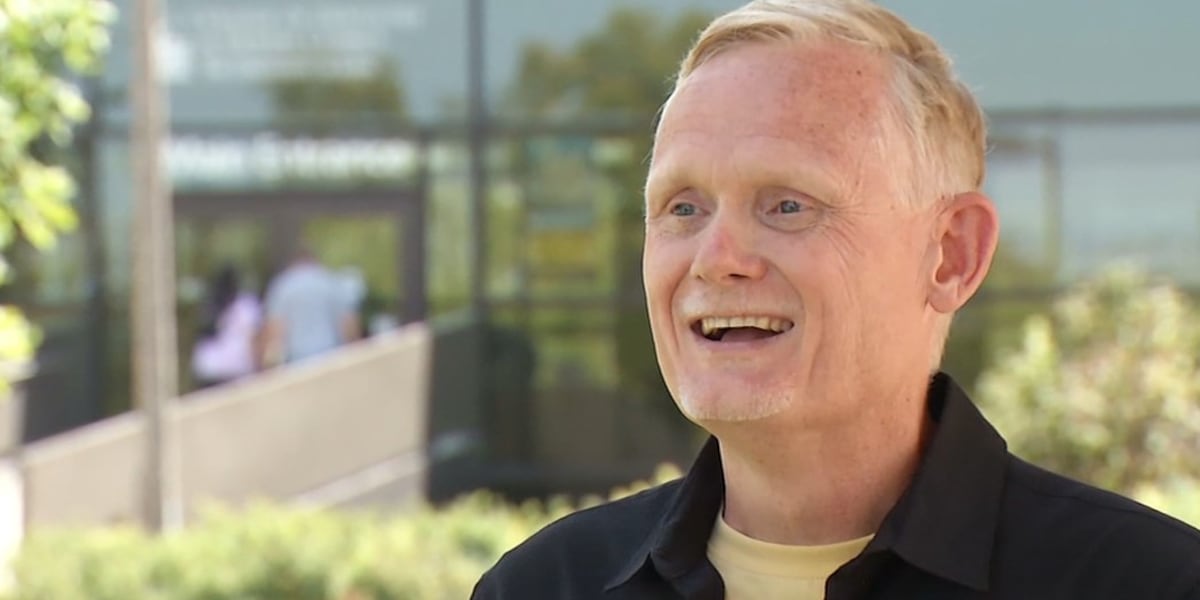 Father starts dental school 30 years after first being rejected: Follow your dream [Video]