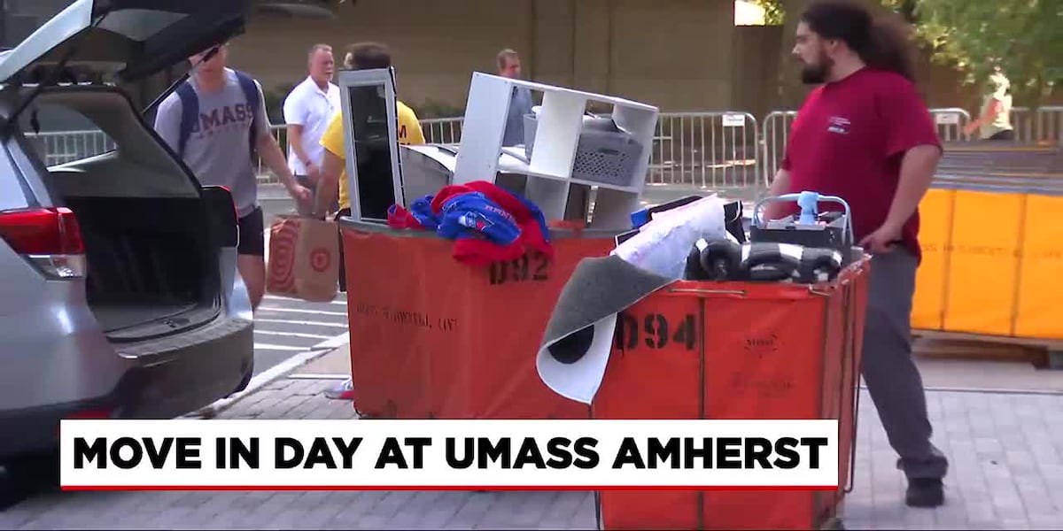 Volunteers help with UMass Amherst move-in [Video]