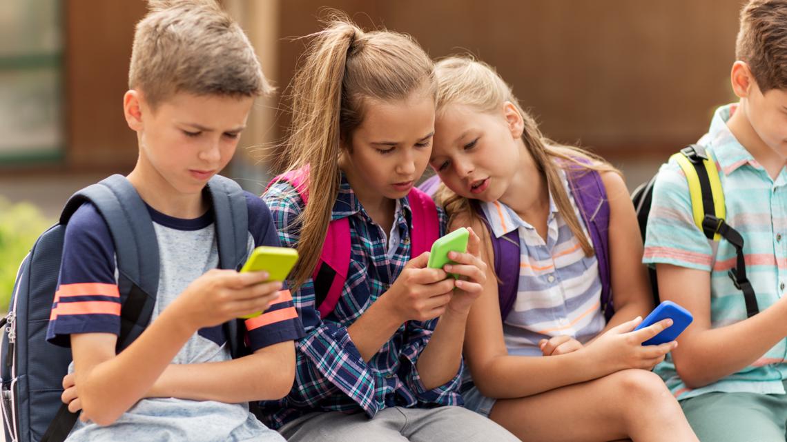 Education advocates expect Tennessee lawmakers to propose legislation on cell phones in schools [Video]