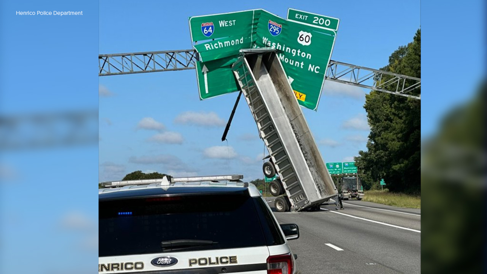 Semi’s trailer crashes on highway sign in bizarre crash in Virgina, Henrico police share photo [Video]