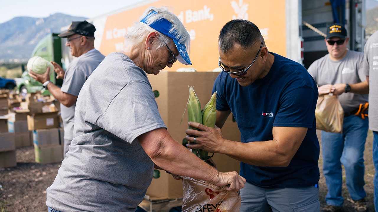 How food pantries are helping hungry Americans now more than ever [Video]