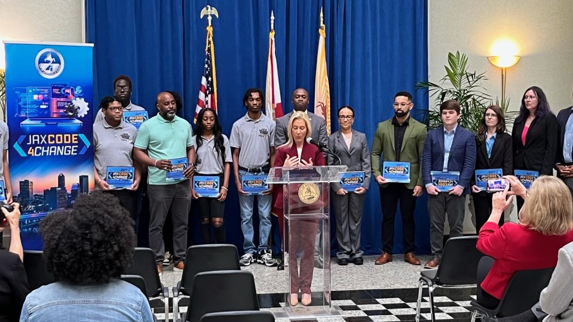 City of Jacksonville unveils new coding initiative, debuts student-made dashboard [Video]