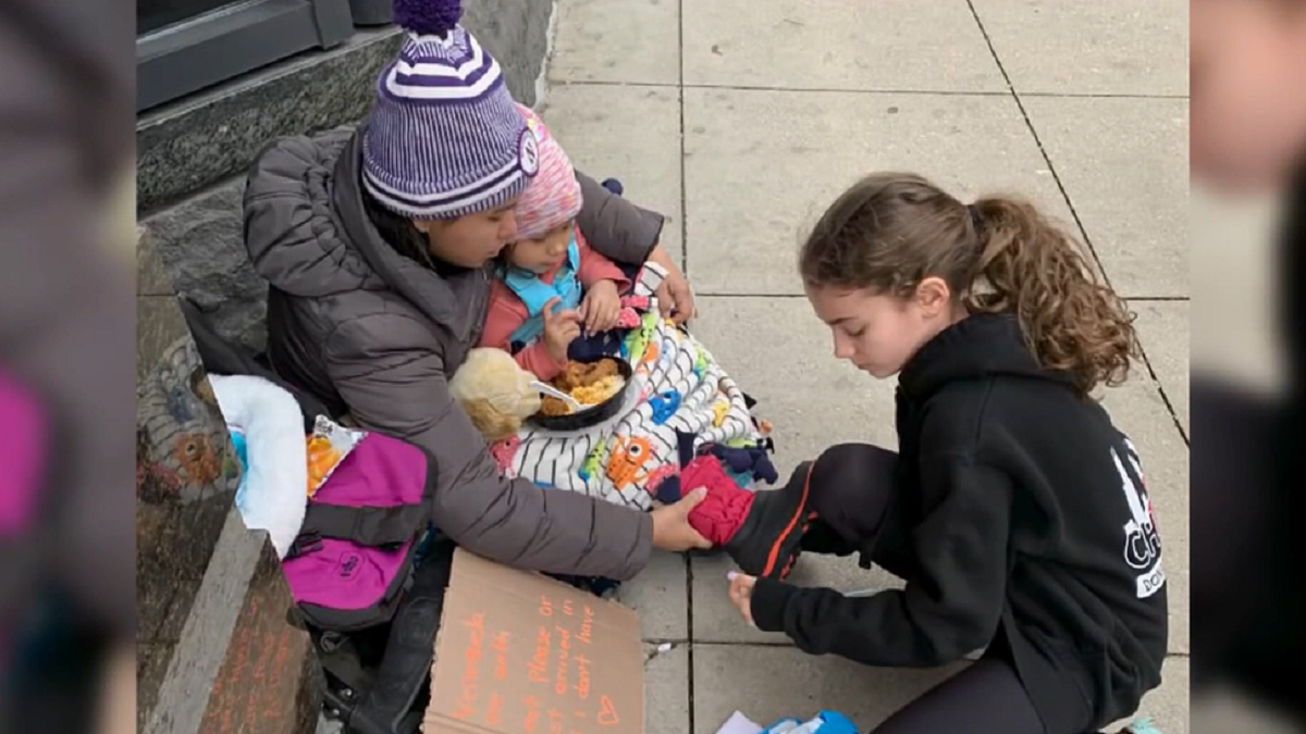 Chicago 7th grade student volunteers to give back to the homeless with ChiCare  NBC Chicago [Video]