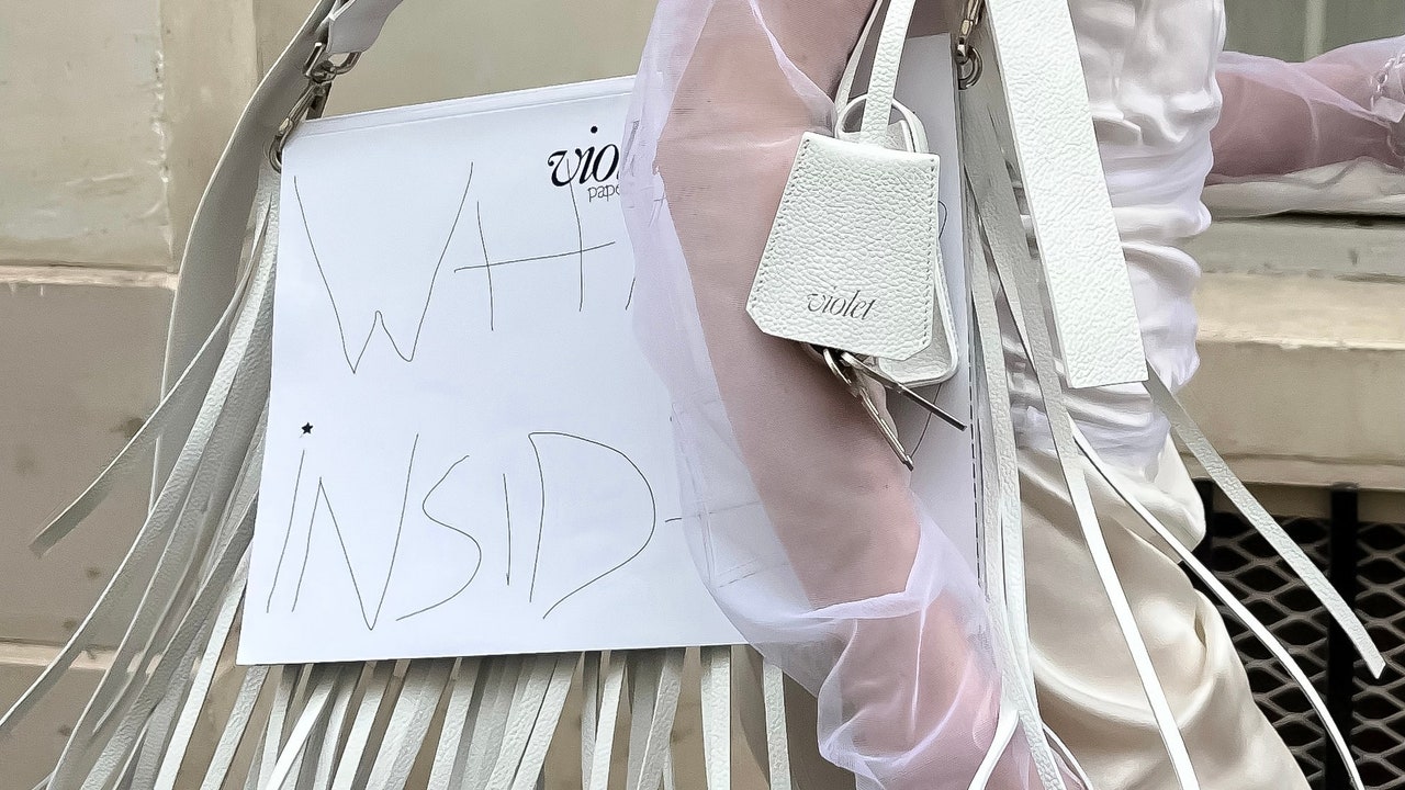 Lara Violetta Makes the Perfect Bag for Carrying Your Magazines [Video]