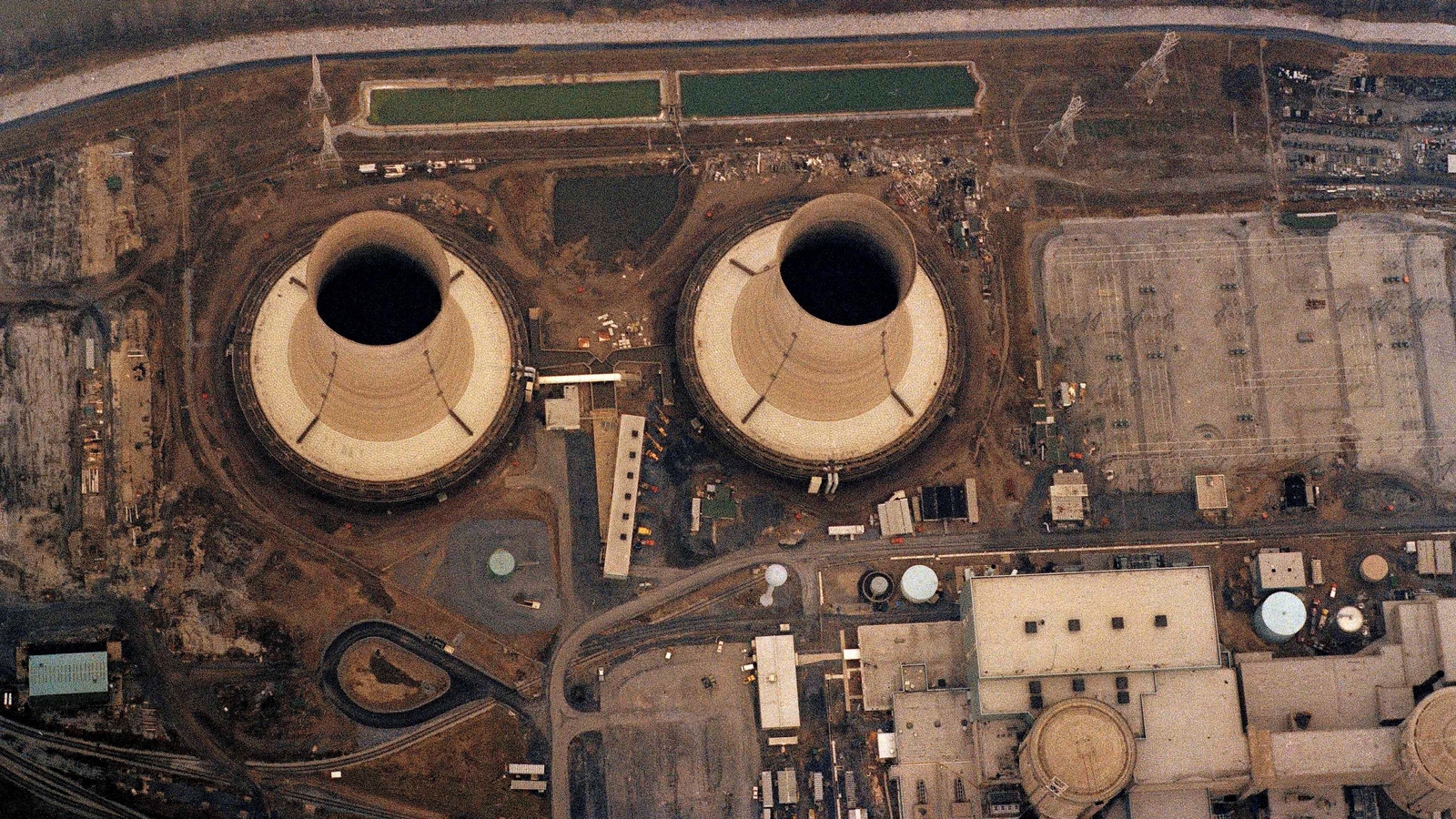 Three Mile Island Nuclear Generating Station in Pennsylvania is reopening and selling its power to Microsoft [Video]