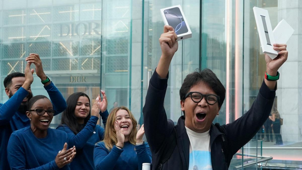 Apple iPhone 16, Apple Watch Series 10 and AirPods 4 debut around the world [Video]