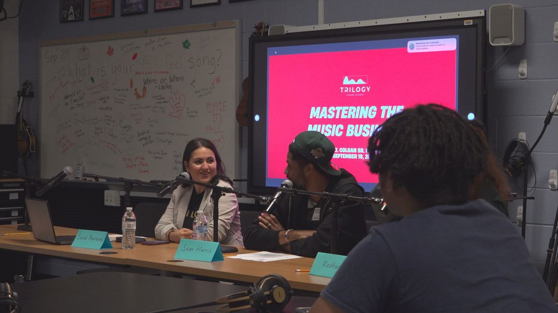 Virginia music studio inspiring students in the classroom [Video]