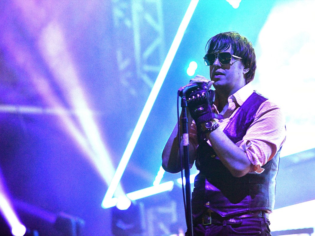 I was trying to feed one M&Ms earlier, but he wasnt having it: The Strokes’ Julian Casablancas reveals he’s trying to learn how to communicate with crows [Video]