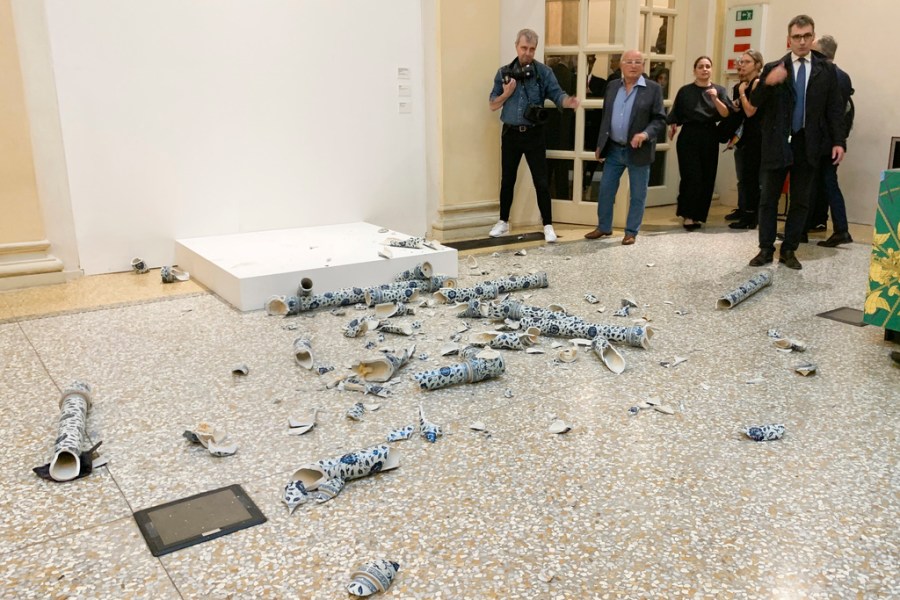 Man smashes Ai Weiwei sculpture at exhibition opening [Video]