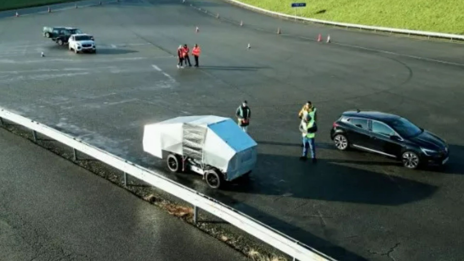 Watch worlds first pothole-filling ROBOT use AI tech to banish road cracks as it takes to streets for first time [Video]