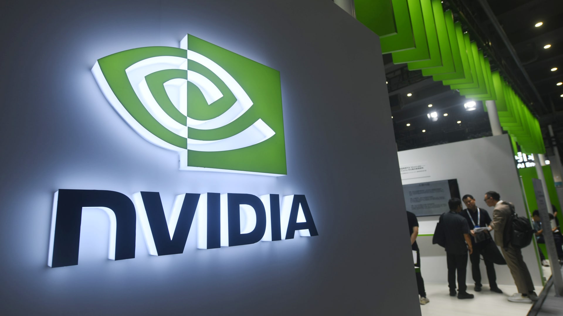 Nvidia makes a move to take AI mainstream  plus, a positive call on Home Depot [Video]