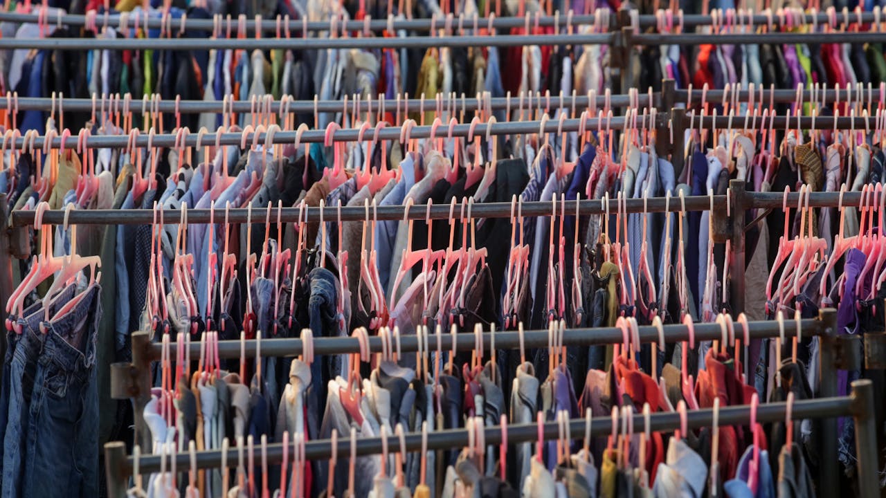 Can AI help the fashion industry cut back on waste? [Video]