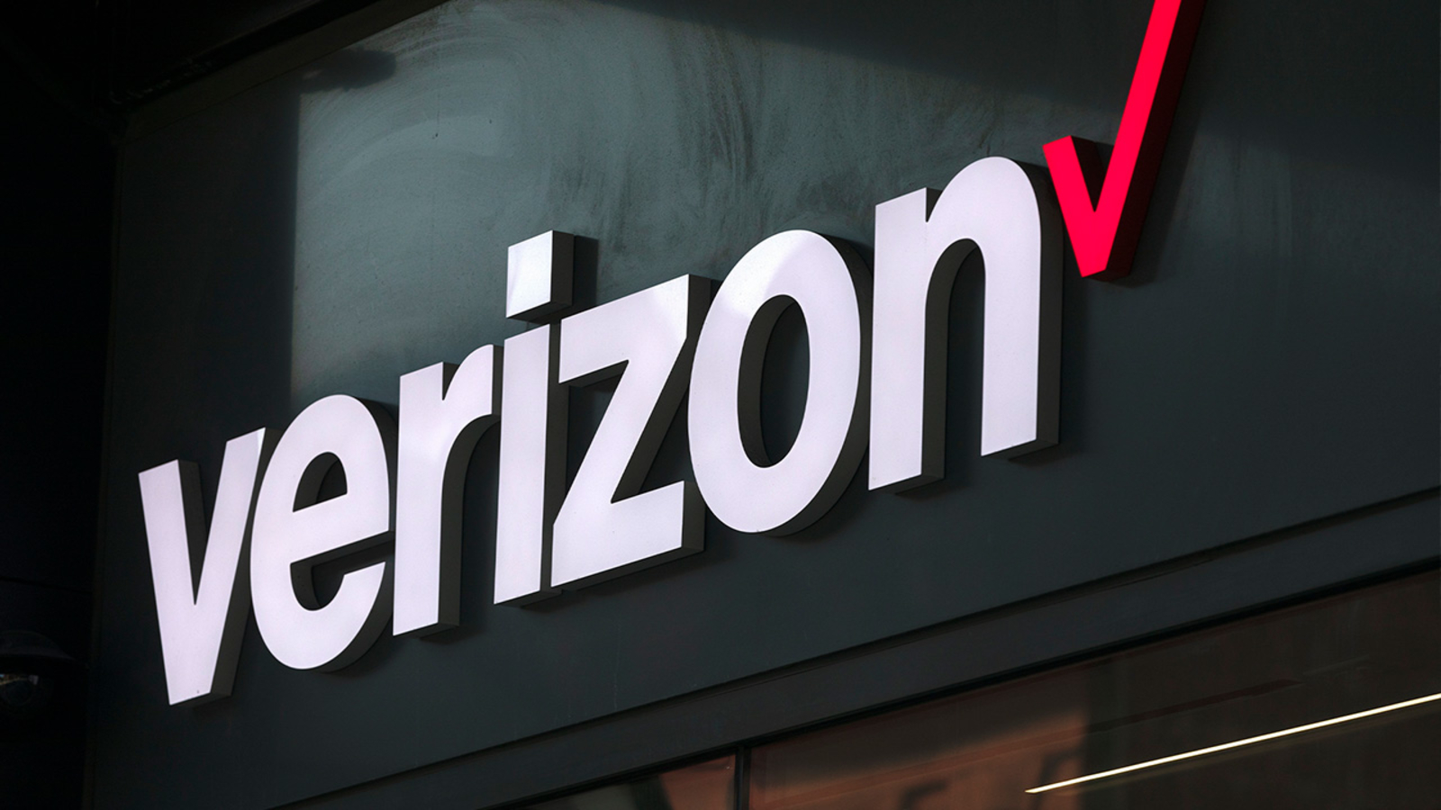 Verizon outage: Customers experience problems as second outage in one week, according to downdetector.com [Video]