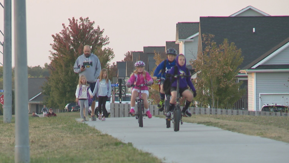 Ankeny students mark National Walk, Bike & Roll to School Day [Video]