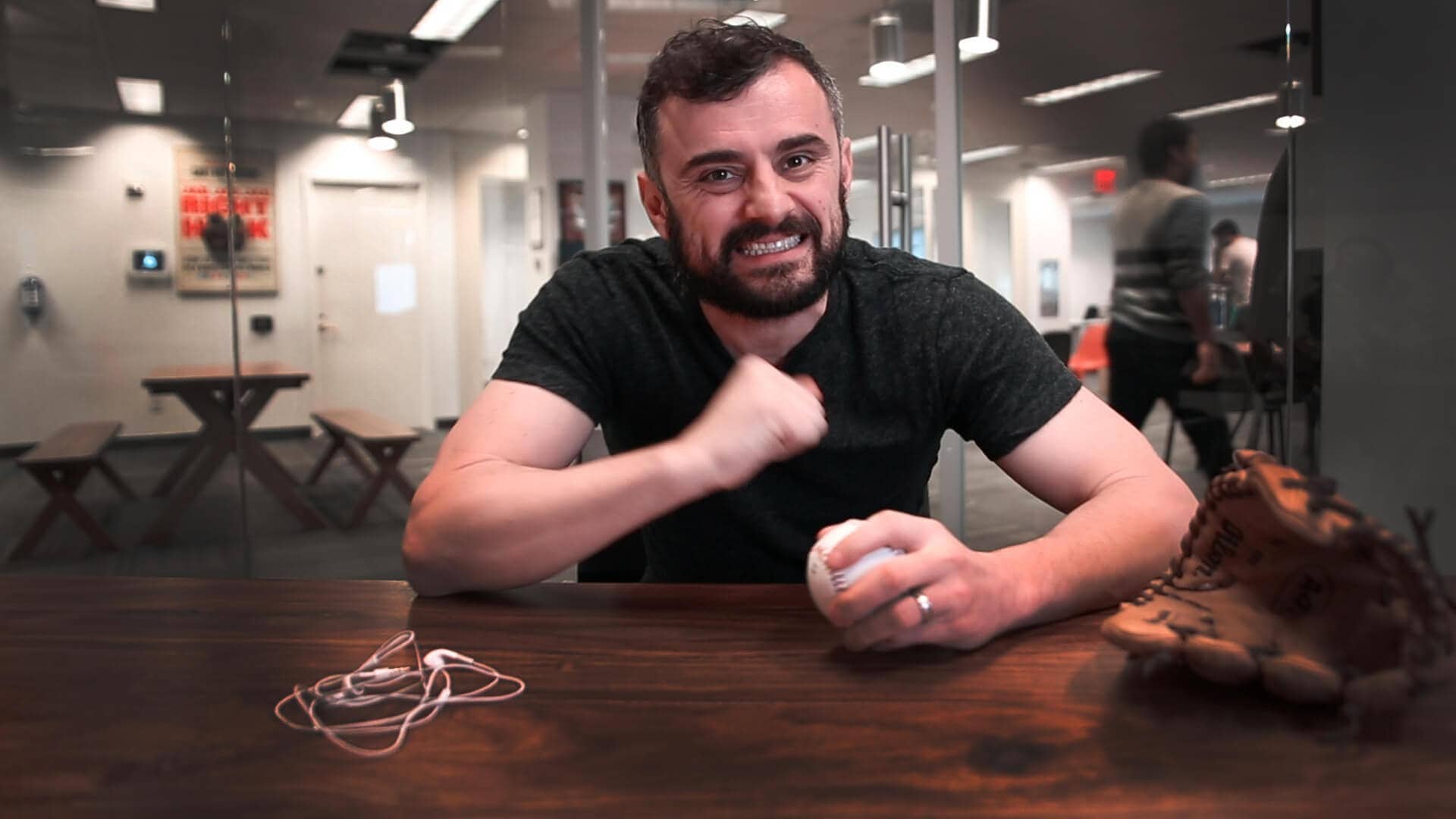 #AskGaryVee Episode 90: Facebook Video Views, Leaving the Family Business, & eBay