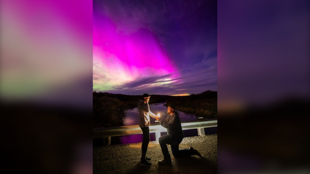 Northern lights: couple gets engaged under aurora borealis in Brandon, MB [Video]