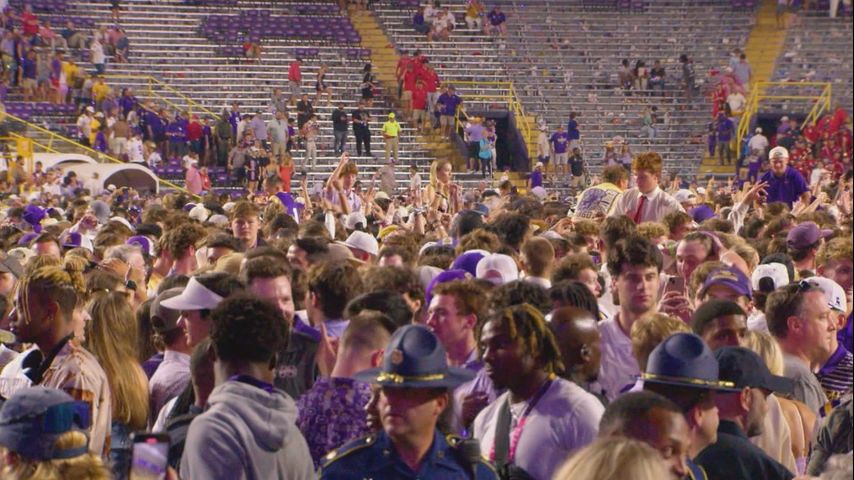 ‘It’s worth it:’ LSU students say storming field after big win was unforgettable [Video]