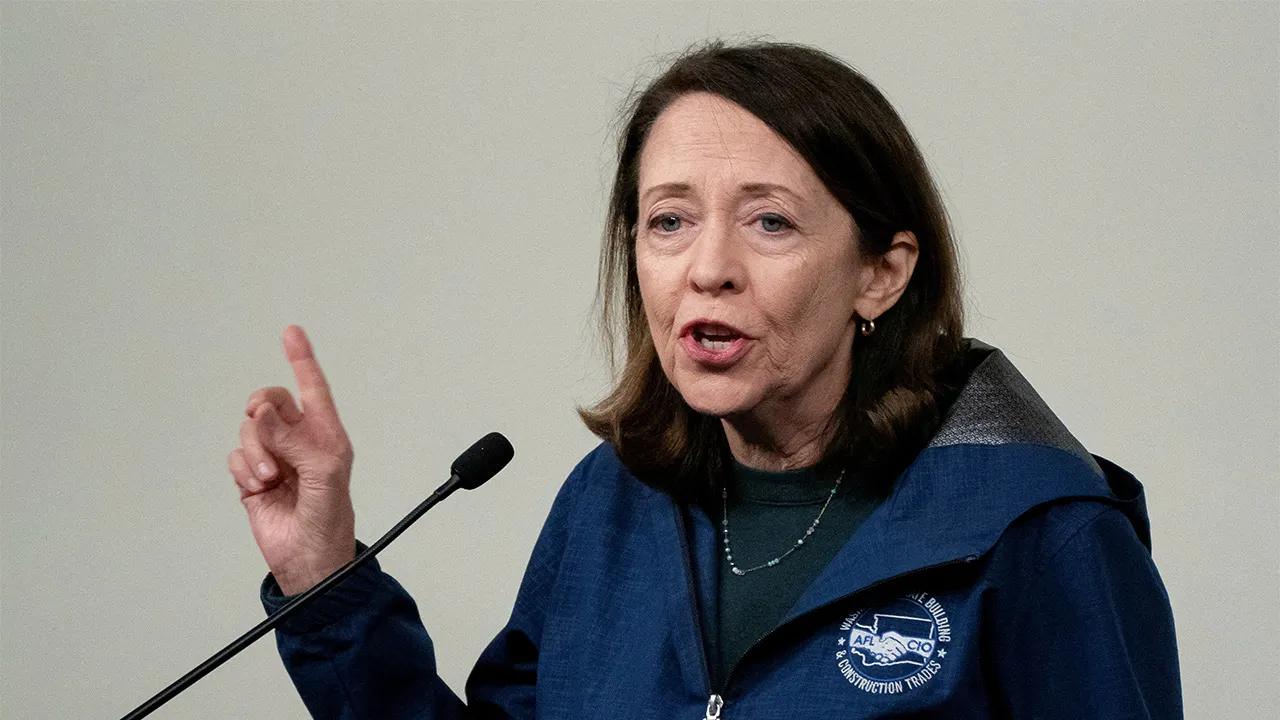 Striking Boeing workers boo after Democratic Sen. Maria Cantwell criticizes Trump [Video]