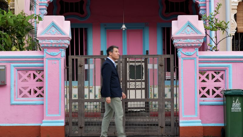 Why are celebrities and billionaires buying Singapores old shophouses? [Video]