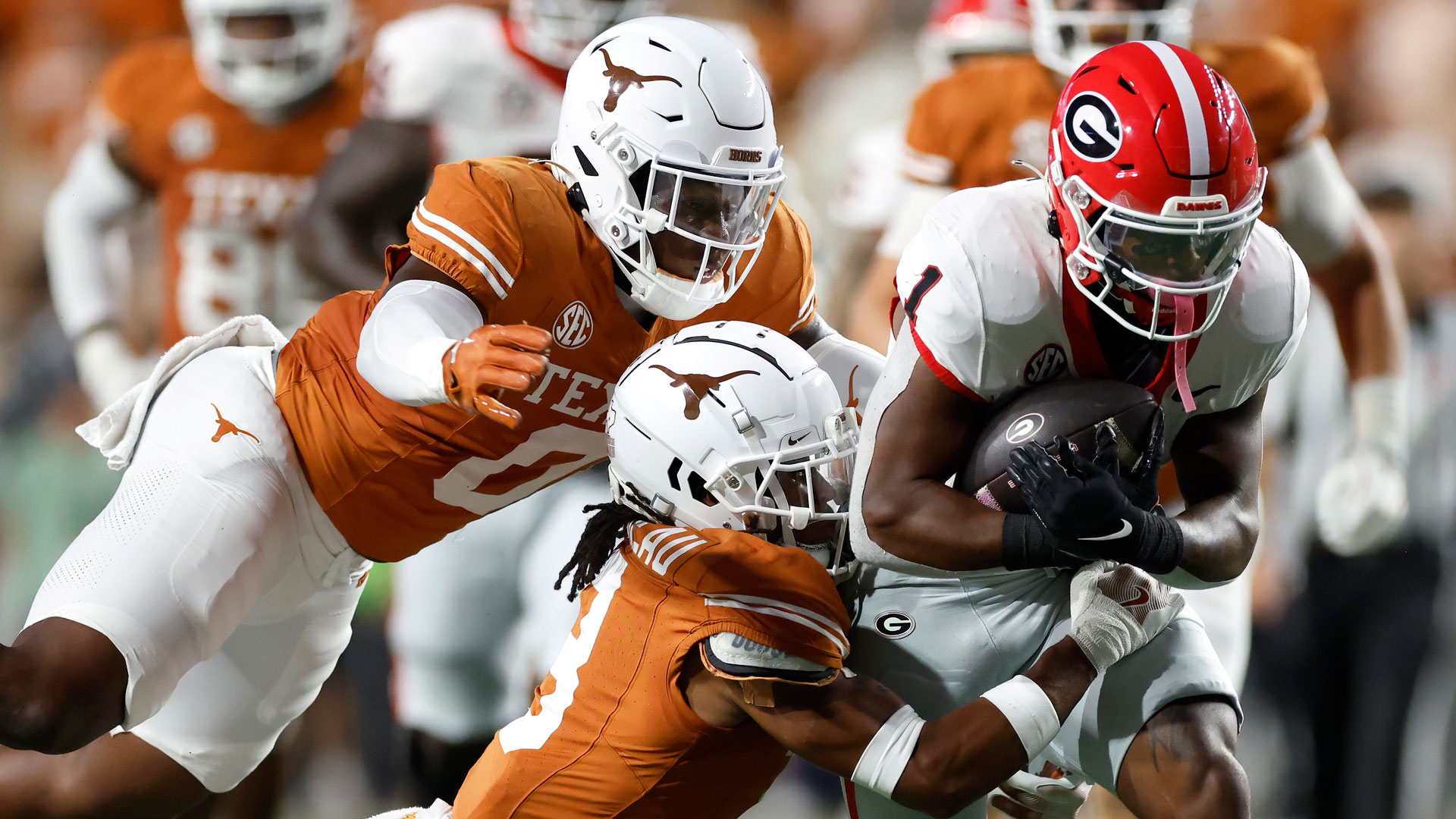 Texas Longhorns fan with incredible appearance that ‘looks like AI’ caught on live TV sparks social media frenzy [Video]