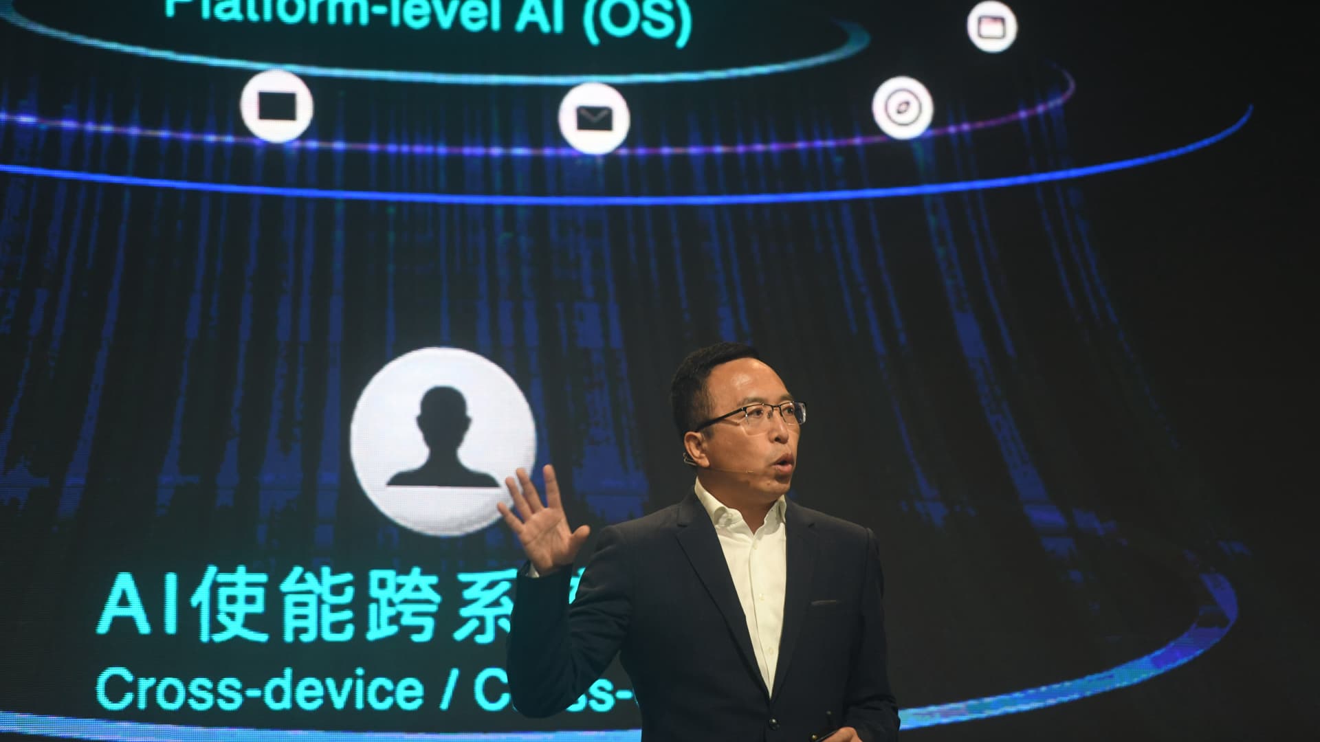 Chinese smartphones tout AI ahead of Apple Intelligence launch [Video]