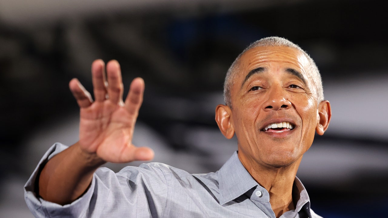 Watch Barack Obama Rap Lose Yourself at a Harris Campaign Rally in Detroit [Video]