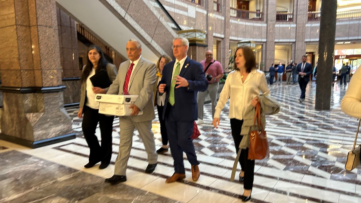 Advocates deliver petition to governors office calling for lower energy bills  NBC Connecticut [Video]