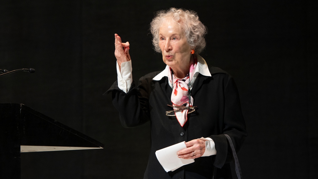 Margaret Atwood, unworried by AI, continues writing career [Video]