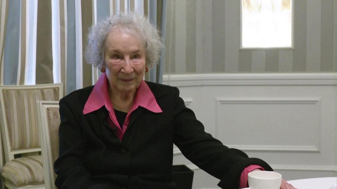 ‘AI is a crap poet’: Margaret Atwood isn’t worried about artificial intelligence [Video]