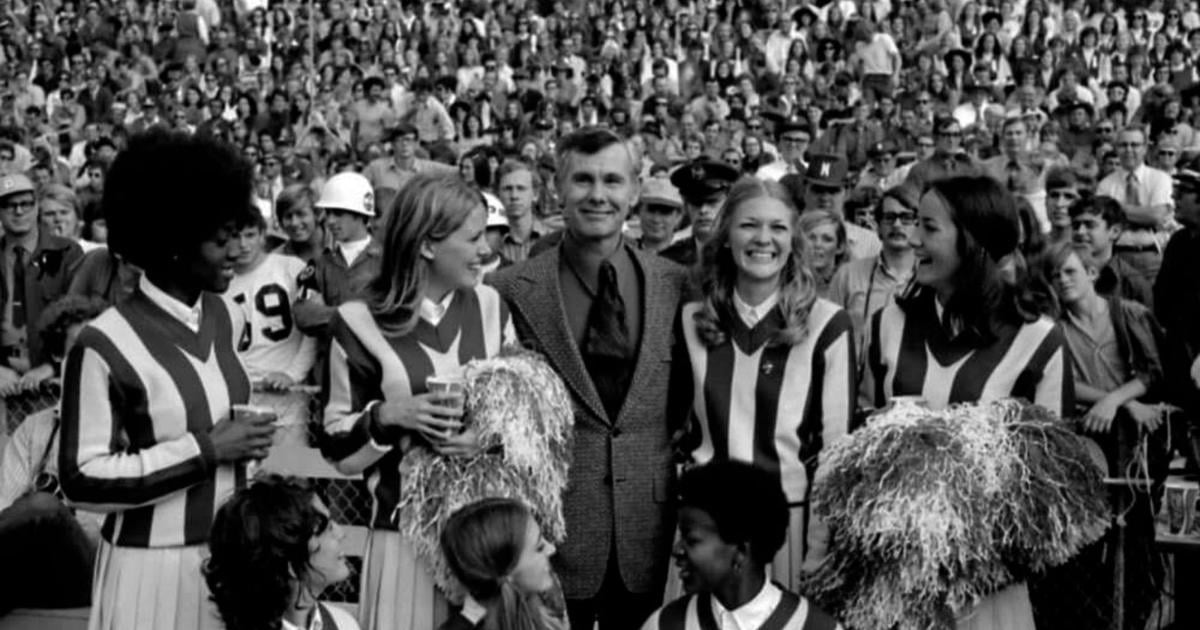 Johnny Carson’s timeless voice backs UNL ad leaving viewers ‘in tears within 30 seconds’ [Video]