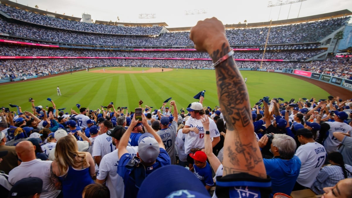 New York, L.A. rivalry spills over from World Series to subways, freeways and AI [Video]