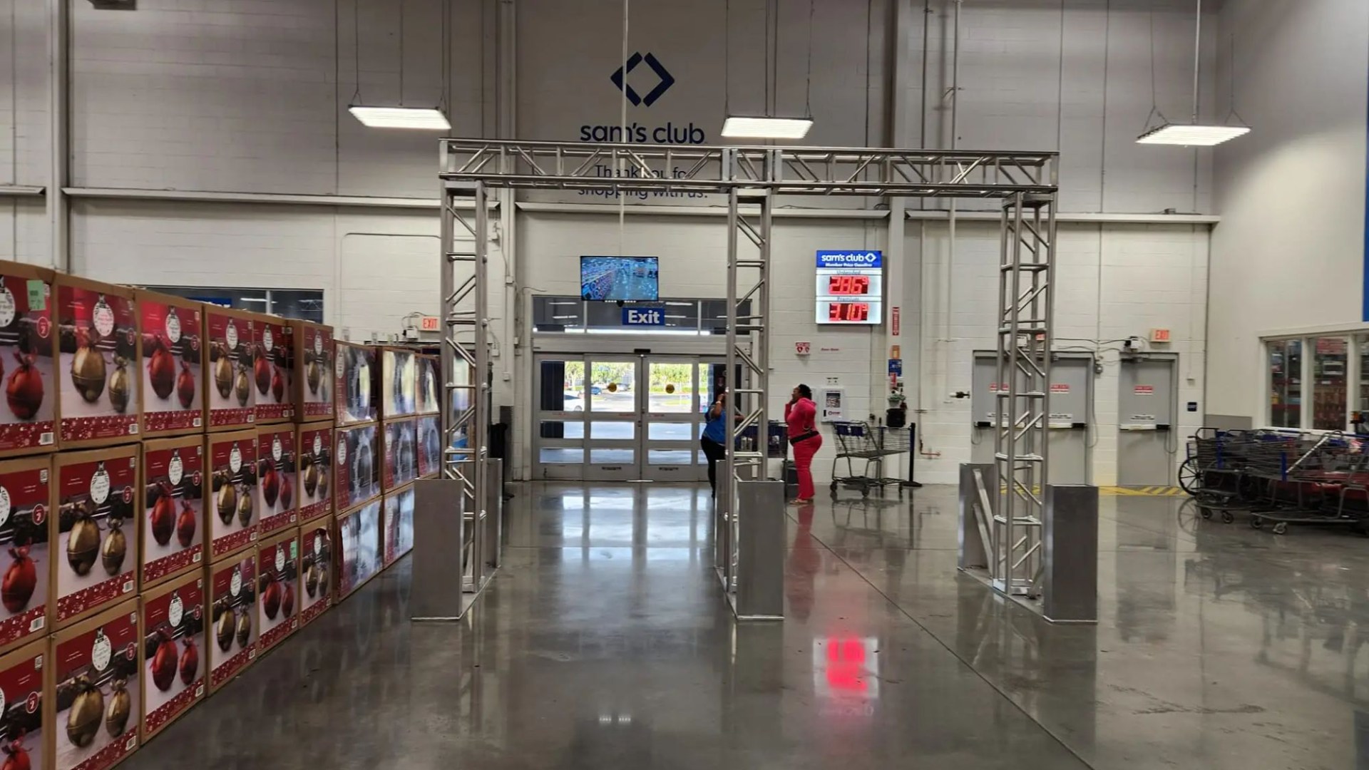 Sam’s Club adds new ‘exit scanners’ to eliminate receipt checks – but shoppers call the change a ‘huge waste of money’ [Video]