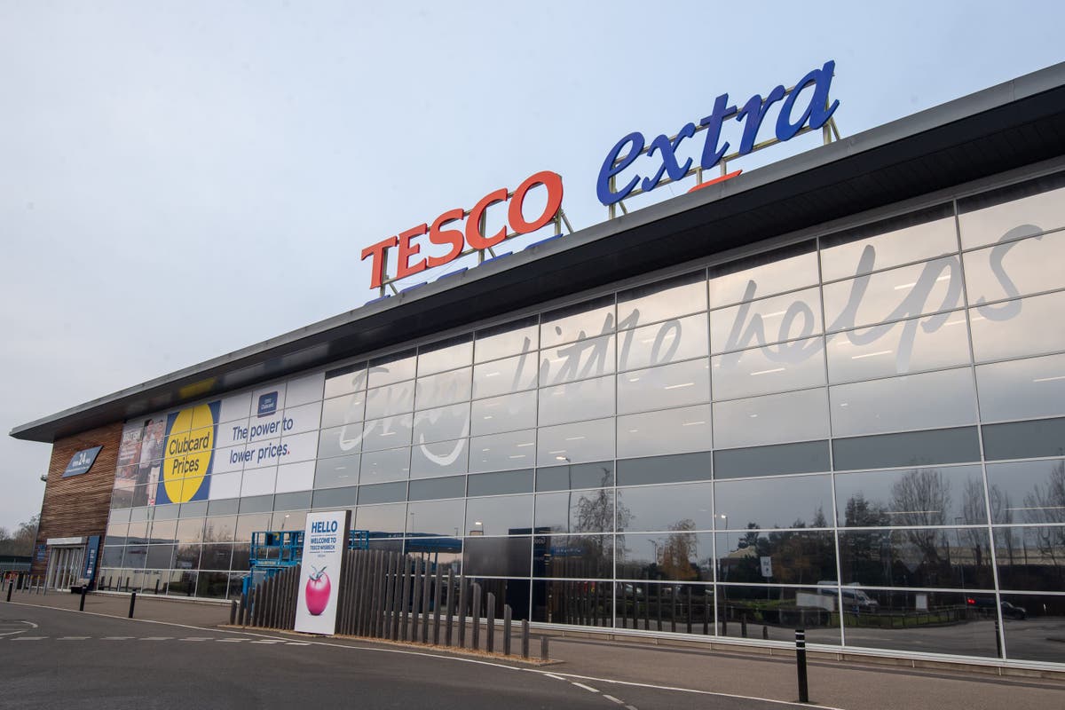 Tesco bans staff from wearing headphones amid customer outcry [Video]