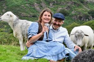 Sheep-loving couple gets married surrounded by sheep [Video]