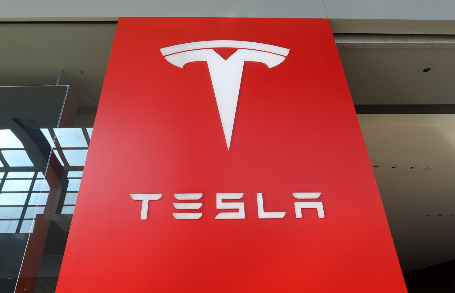 Tesla Stock Furthers Post-Election Surge, Gets Boost From Wedbush Analysts [Video]